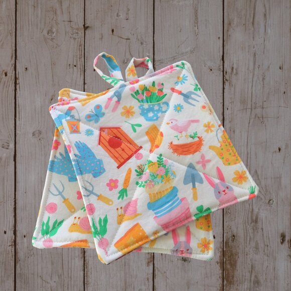 Handmade Potholder, Set of 2, Reversible Garden and Floral Quilted Hot P… - Picture 3 of 7